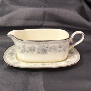🌟EUC🌟VINTAGE NORITAKE🌟FINE BONE CHINA, BUENAVISTA PATTERN, GRAVY BOAT & PLATE